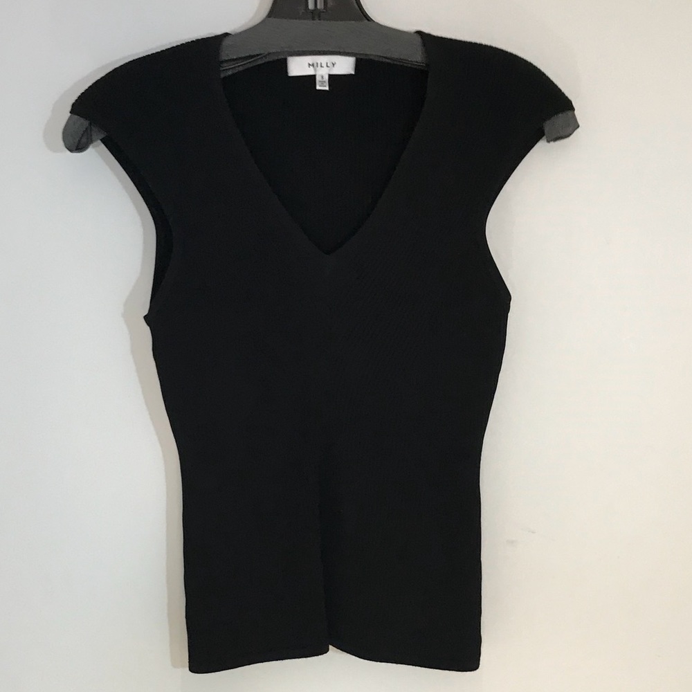 Milky Sleeveless v-neck sweater